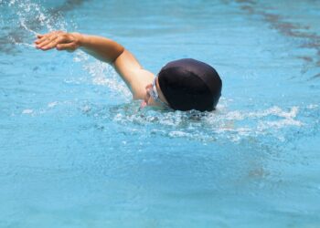 La UNC creó un dispositivo que mejora la experiencia de la natación en personas ciegas