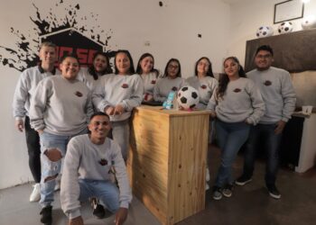 El basural que se convirtió en escuela de fútbol y hoy produce pelotas con estándares FIFA