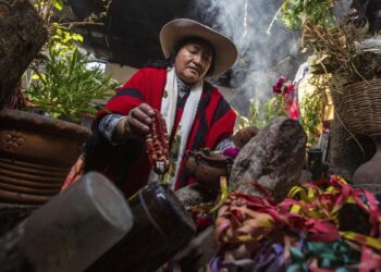 ¿De dónde viene el ritual de tomar caña con ruda cada 1° de agosto?