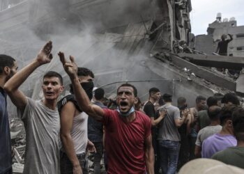 ¿Por la tierra santa o por el santo dinero?