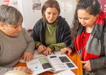 Desarrollan un manual gratuito de alfabetización digital para personas adultas mayores