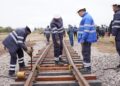 Innovación en reciclaje y sostenibilidad con durmientes plásticos para trenes