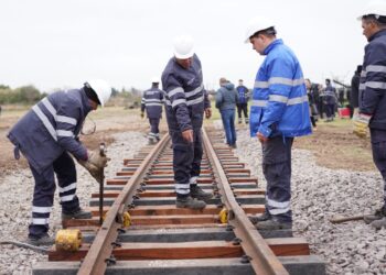 Innovación en reciclaje y sostenibilidad con durmientes plásticos para trenes