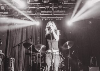 Sasha Eter presenta «Su Propio Gris», su primer album