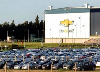 Motosierra en General Motors: más de 300 personas desvinculadas