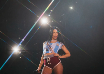 “No vayas a atender cuando el demonio llama”: el regreso de Lali a los escenarios cordobeses