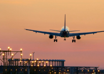 La Argentina partida: récord de viajes al exterior mientras la mitad no llega a fin de mes