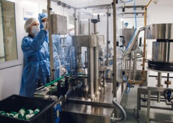 El laboratorio municipal produjo repelente y paracetamol para reforzar la respuesta al dengue