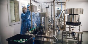 El laboratorio municipal produjo repelente y paracetamol para reforzar la respuesta al dengue