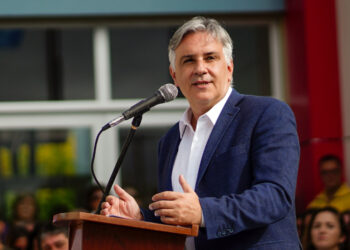 Alivio Cordobés: Llaryora presentó un programa para asistir a familias endeudadas